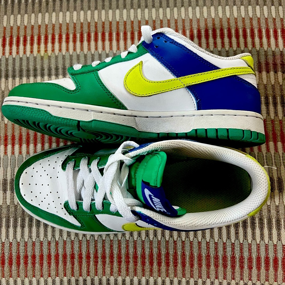Size youth 6 Nike Dunks